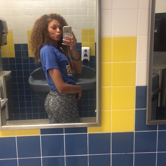 Meet your Posher, Madison - Picture 3 of 4